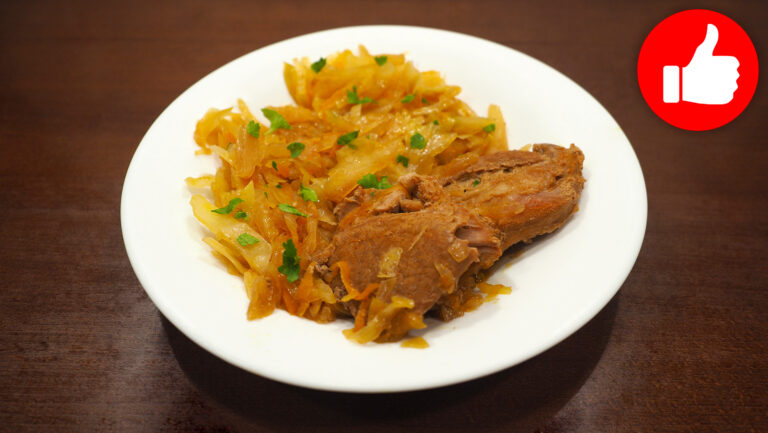 Вкусная свинина с капустой в мультиварке