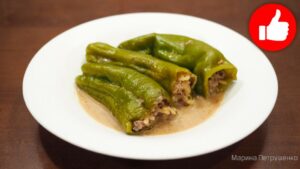 Вкусные фаршированные перцы в сметано-соевом соусе в мультиварке