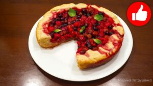 Вкусный Пирог из песочного теста с ягодами в мультиварке