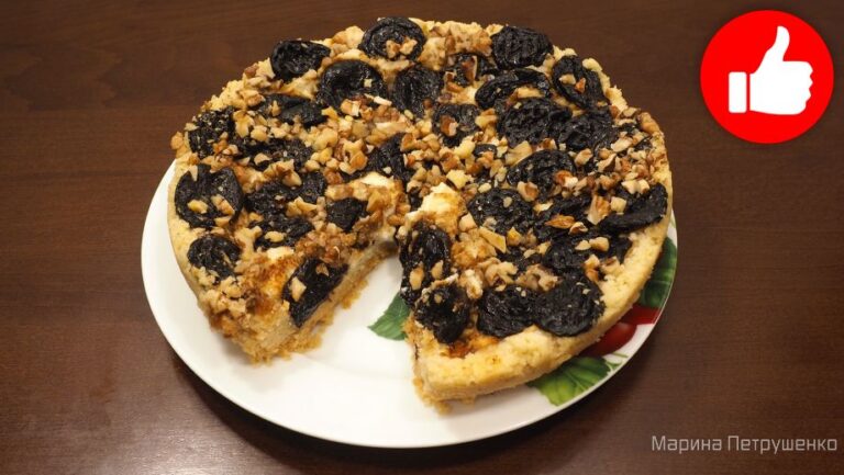 Вкусный Пирог с творогом, черносливом и орехами в мультиварке