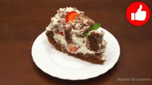 Вкусный Бисквитный торт с клубникой и взбитыми сливками в мультиварке
