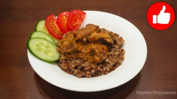 Вкусное Мясо в сметанном соусе с луком и морковью в мультиварке