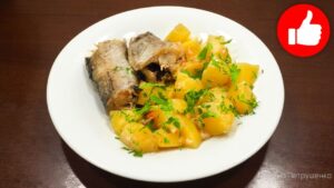 Вкусная Рыба с картошкой в сметане в мультиварке