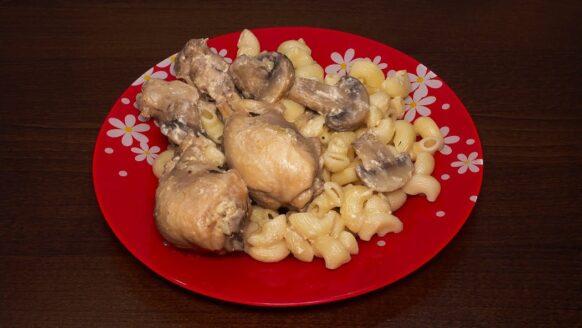 Вкусная Курица с грибами и луком в мультиварке