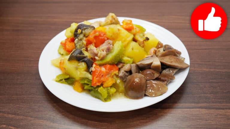 Вкусное овощное рагу с картошкой и курицей в мультиварке