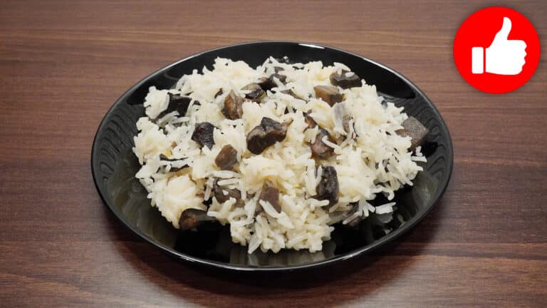 Вкусный рассыпчатый рис с грибами в мультиварке