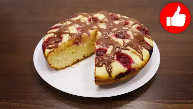 Вкусный пирог с вишней и творогом в мультиварке