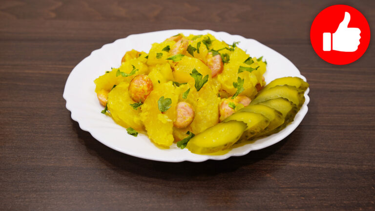 Тушёная картошка с сосисками в мультиварке