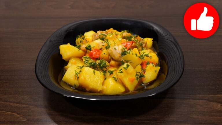 Картошка с курицей и болгарским перцем в мультиварке