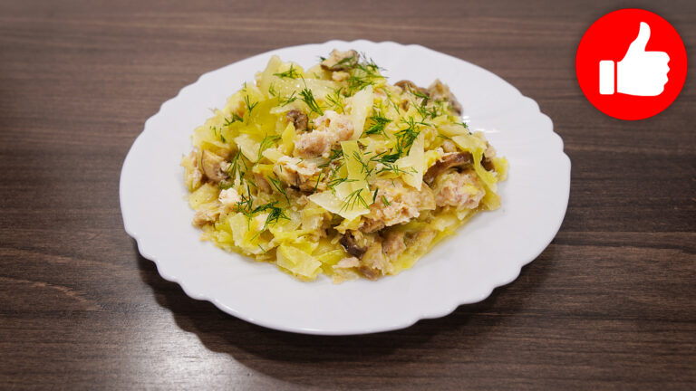 Капуста с фаршем и грибами в мультиварке
