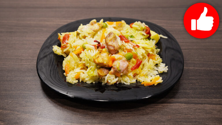 Рис с курицей и замороженными овощами в мультиварке