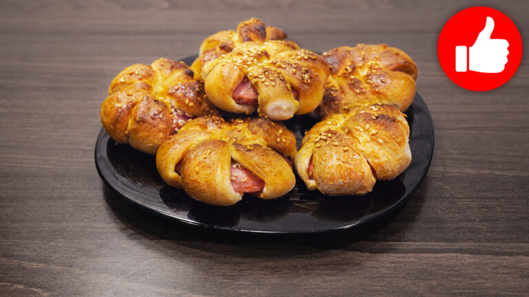 Булочки с колбасой в аэрогриле