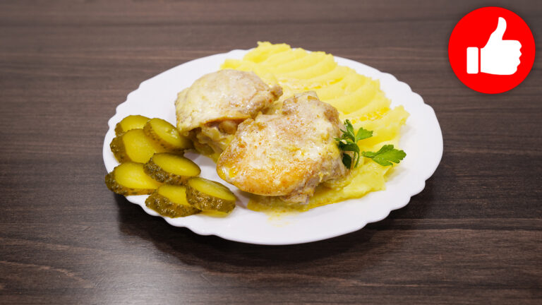 Куриные бедра в сливочном соусе в мультиварке