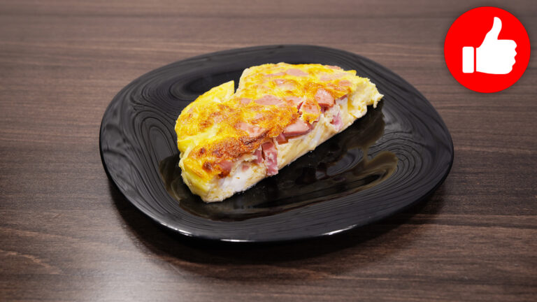 Омлет с колбасой в аэрогриле