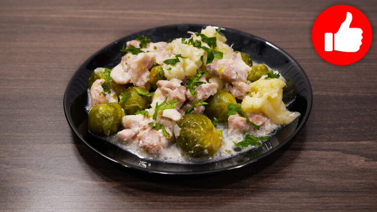 Вкусная курица с цветной и брюссельской капустой в мультиварке