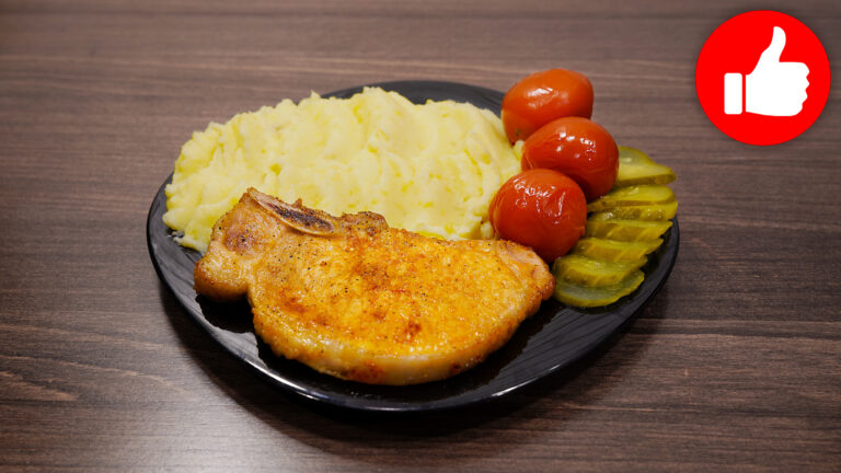 Стейк из свинины и картофельное пюре в аэрогриле