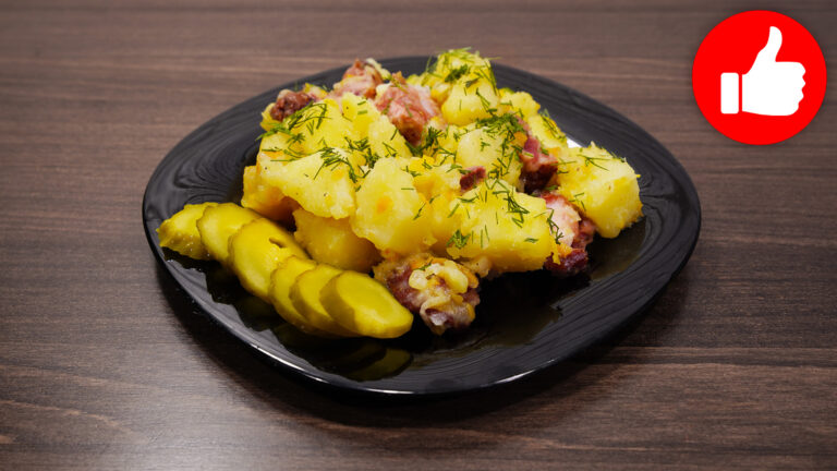 Вкусная картошка с копчеными ребрышками в мультиварке