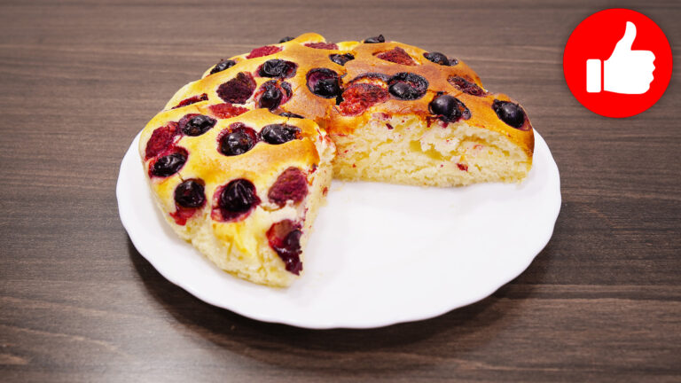 Пирог на кефире с ягодами в аэрогриле