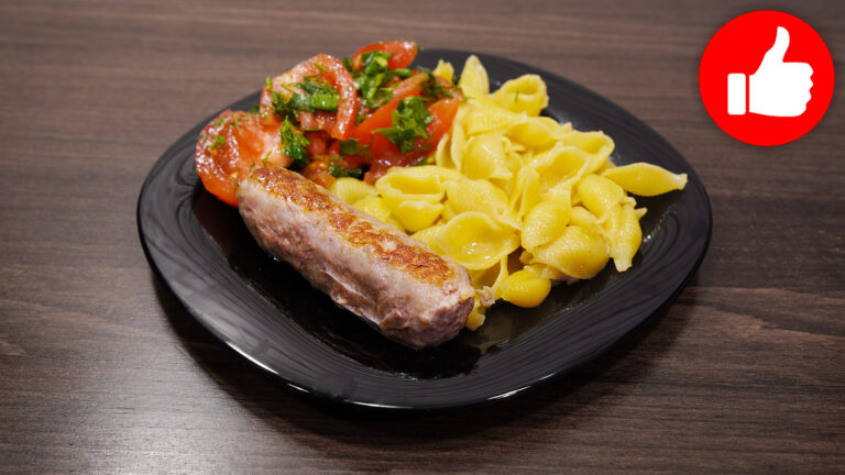 Макароны с купатами в мультиварке.