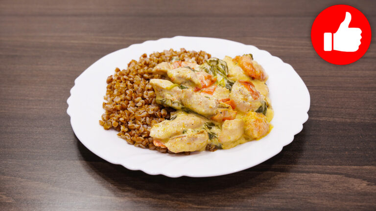 Вкусная курица с помидорами и шпинатом в мультиварке