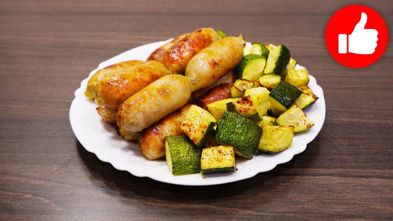 Вкусные куриные колбаски с цукини в аэрогриле