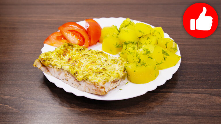 Вкусная рыба под соусом тартар в аэрогриле.