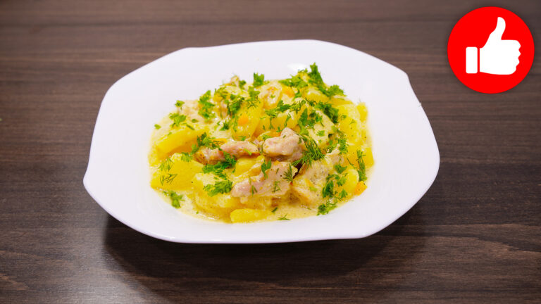 Вкусная картошка с курицей и плавленым сыром в мультиварке