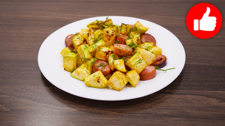 Вкусные кабачки с сосисками в аэрогриле