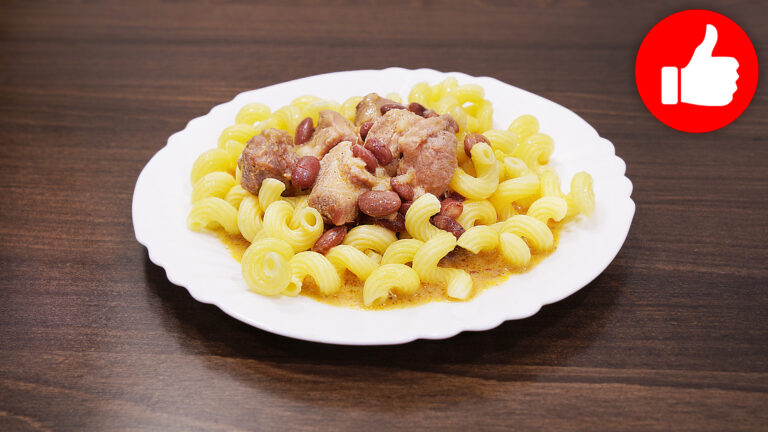 Вкусная свинина с фасолью в мультиварке.