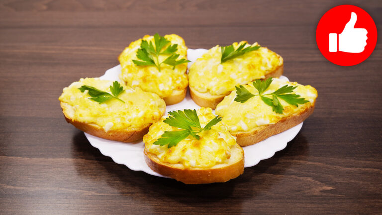 Вкусные горячие бутерброды с яйцом и сыром в аэрогриле
