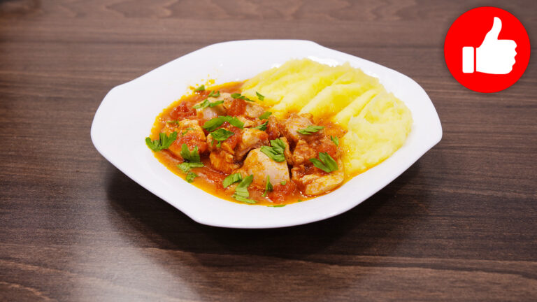Вкусная подлива из курицы с помидорами в мультиварке.