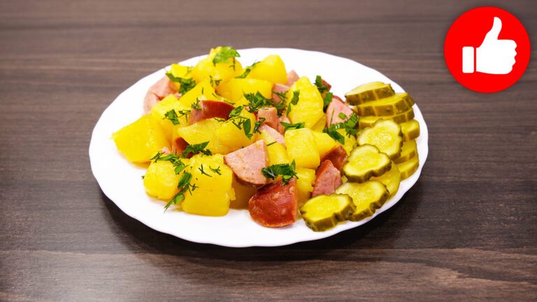 Вкусная картошка с сардельками мультиварке