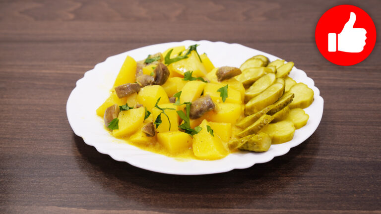 Вкусная картошка с грибами в сметане в мультиварке
