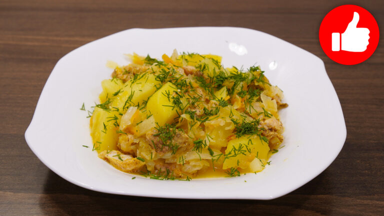 Вкусная картошка с капустой и курицей в мультиварке