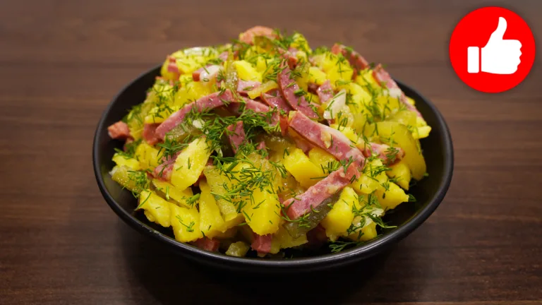Вкусный картофельный салат с колбасой в мультиварке