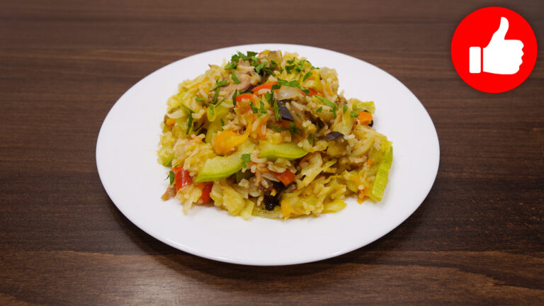 Вкусное овощное рагу с рисом и тушенкой в мультиварке